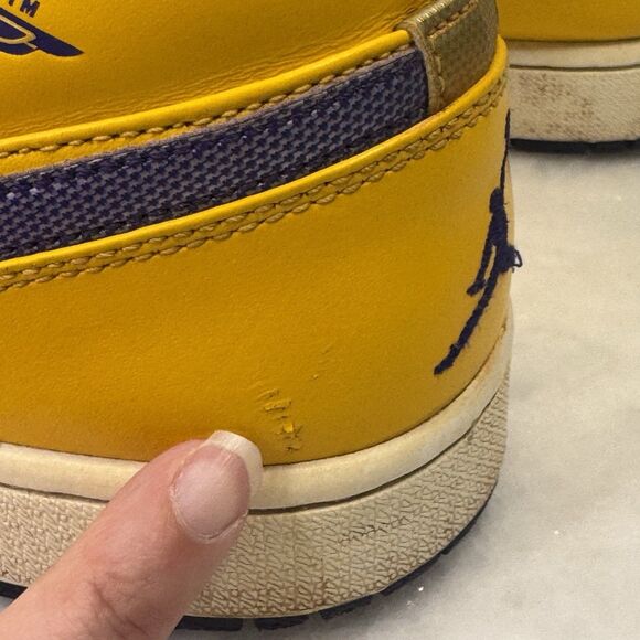 Nike Air Jordan 1 Mid Lakers Kobe Yellow/Purple 554724-708 Men’s Size 11 - Picture 14 of 15